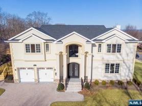 223 Hillcrest Dr - Photo 1 of 1