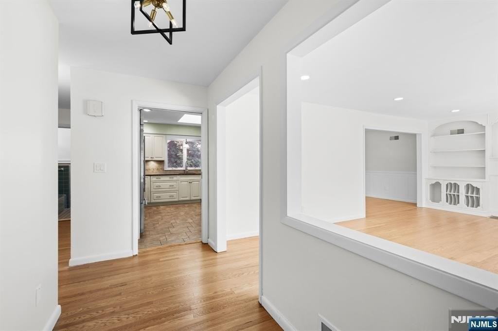 601 Iroquois St - Photo 3 of 27