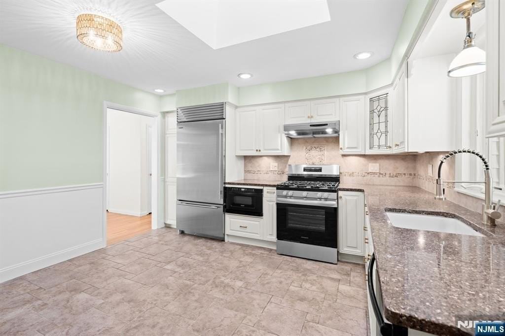 601 Iroquois St - Photo 6 of 27