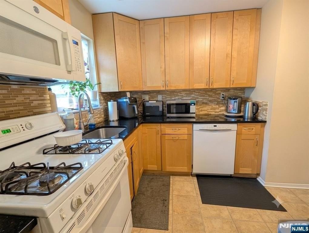 18B Lakeview Ave - Photo 6 of 14