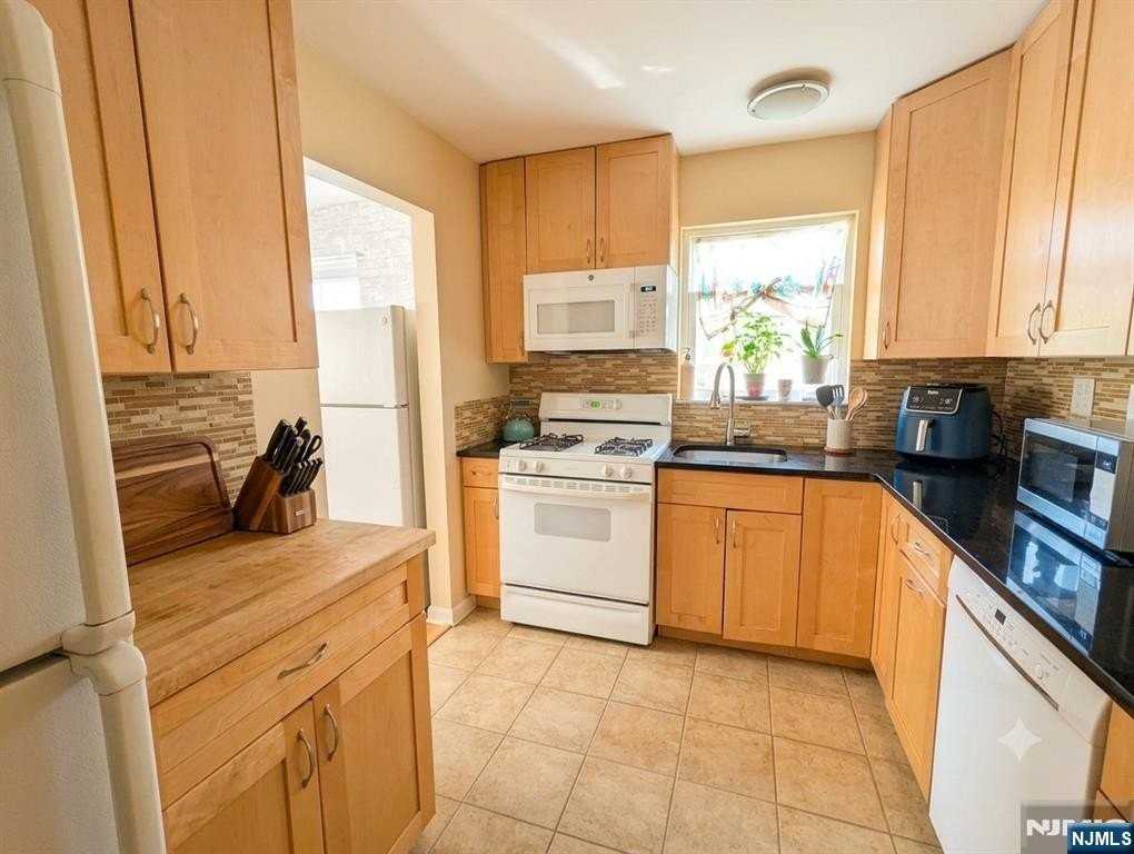 18B Lakeview Ave - Photo 7 of 14