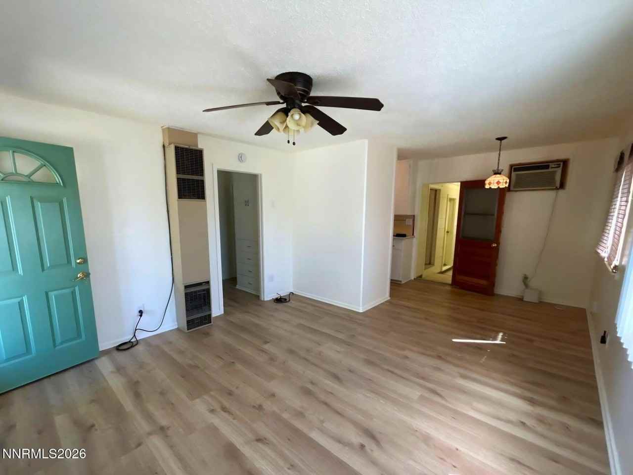 1052 20th St - Photo 5 of 15