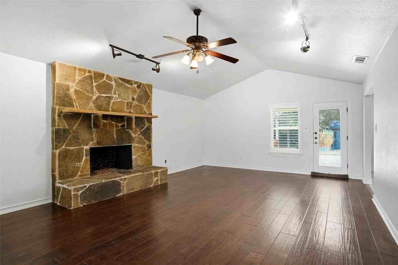 1319 Chestnut Rd - Photo 5 of 25
