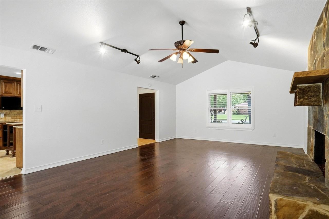 1319 Chestnut Rd - Photo 6 of 25