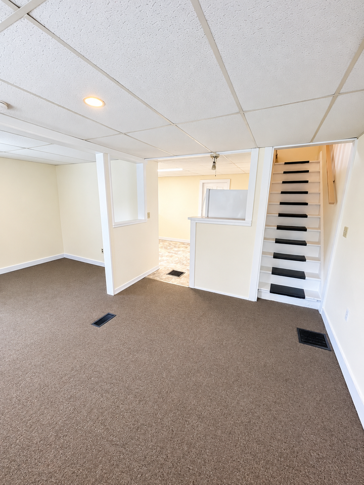 162 Smith St #1 - Photo 3 of 22