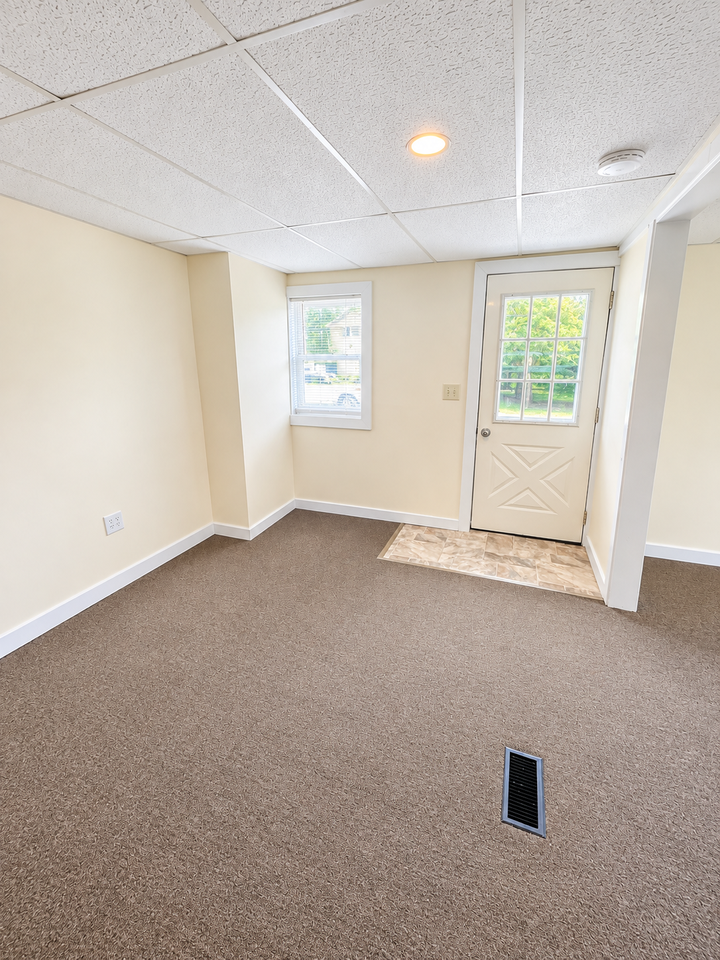 162 Smith St #1 - Photo 4 of 22