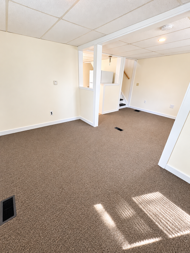 162 Smith St #1 - Photo 5 of 22