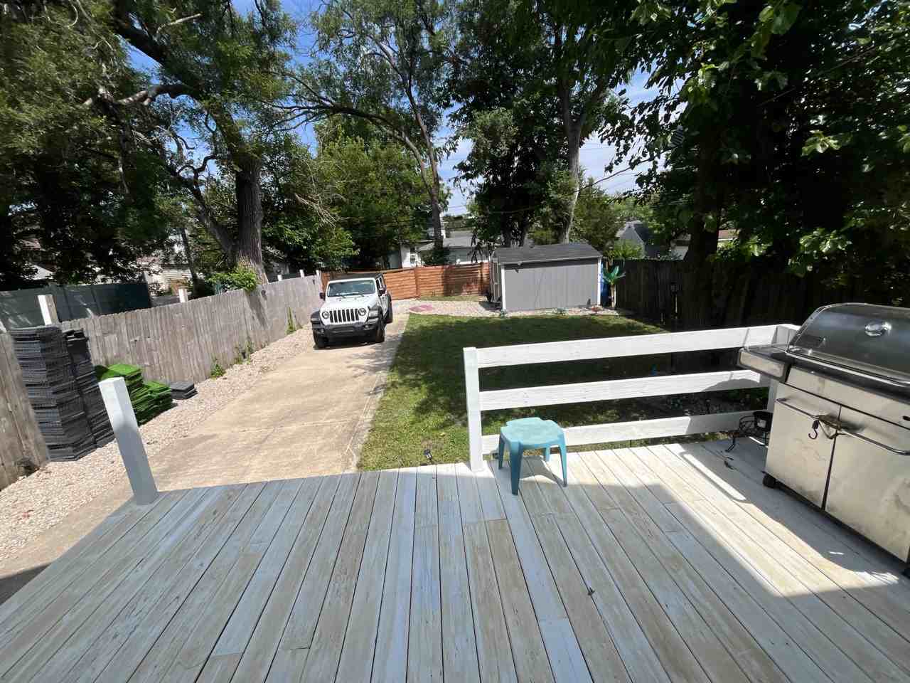 N Linwood Ave - Photo 7 of 10