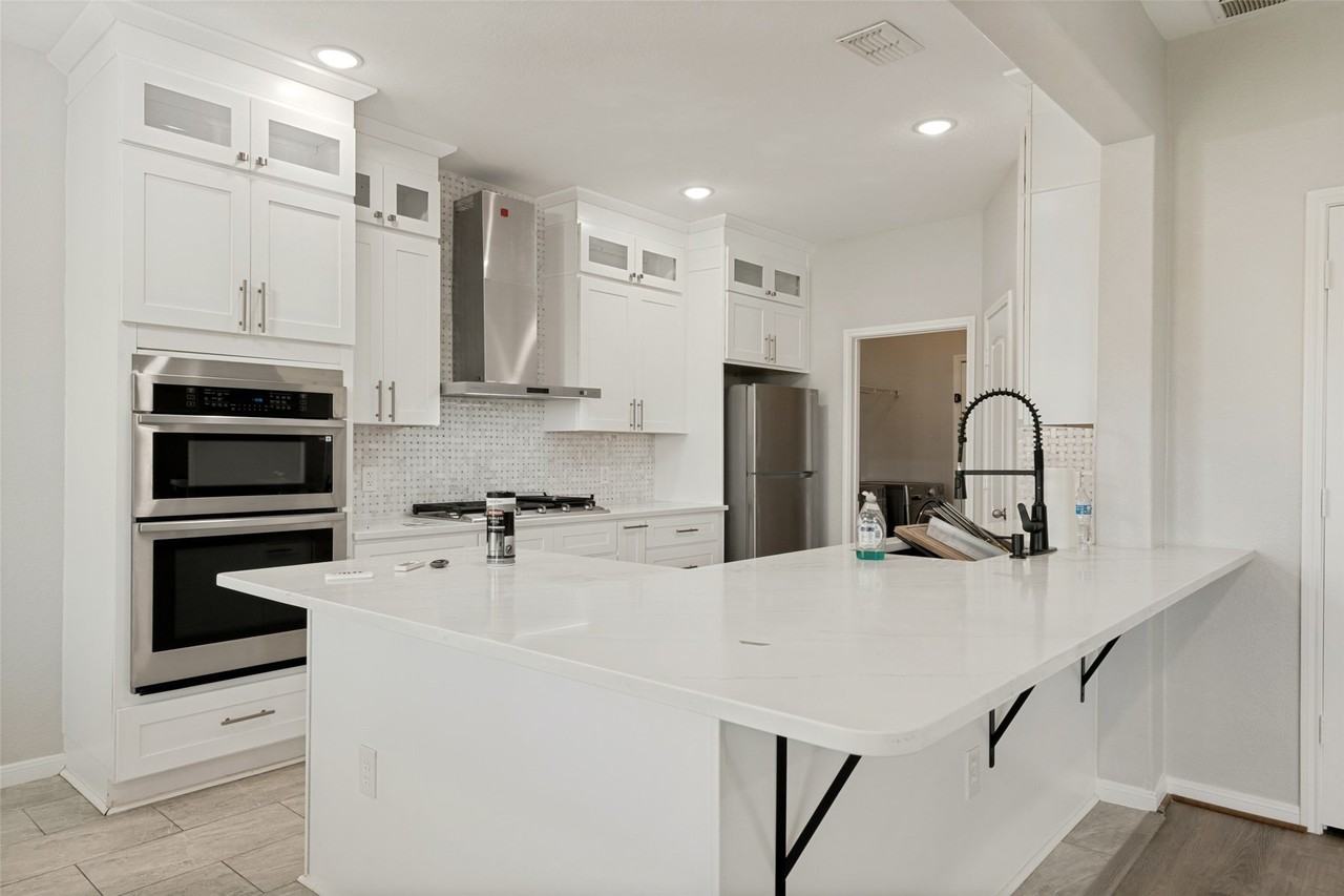 9065 Lone Cypress Dr - Photo 2 of 12