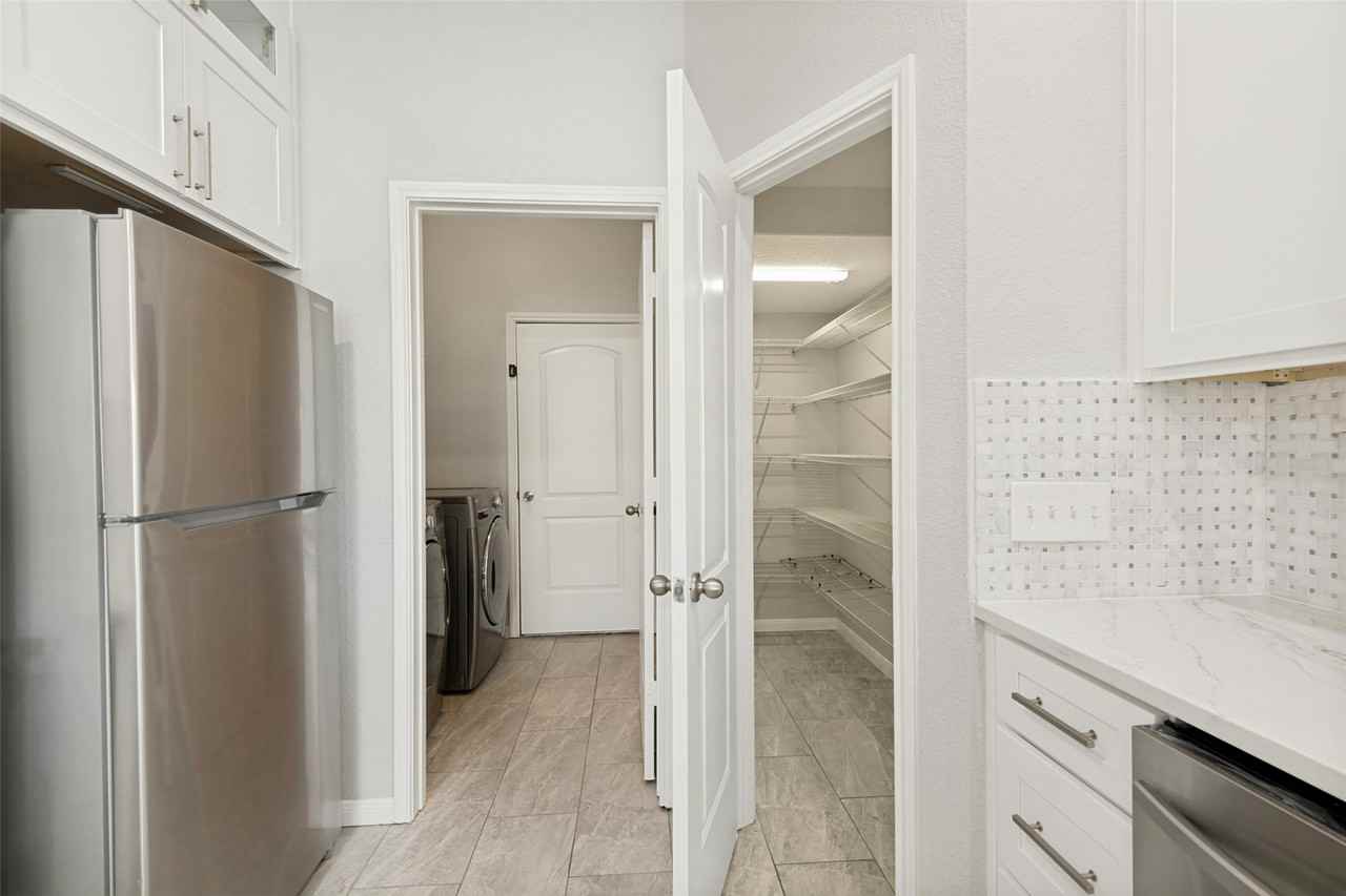 9065 Lone Cypress Dr - Photo 3 of 12