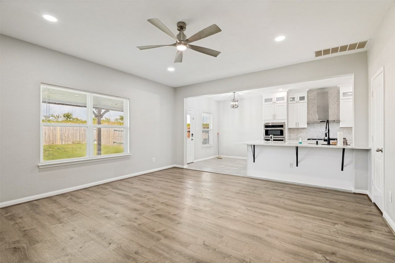 9065 Lone Cypress Dr - Photo 4 of 12