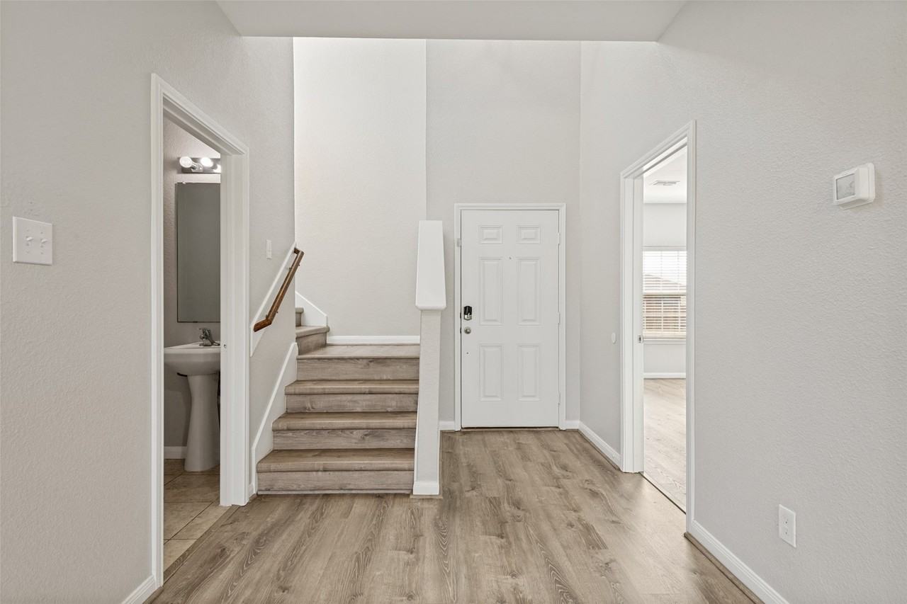 9065 Lone Cypress Dr - Photo 5 of 12
