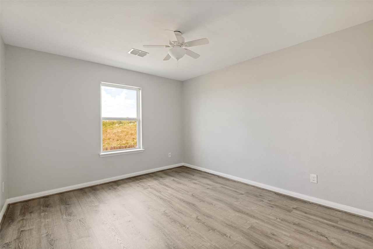 9065 Lone Cypress Dr - Photo 6 of 12