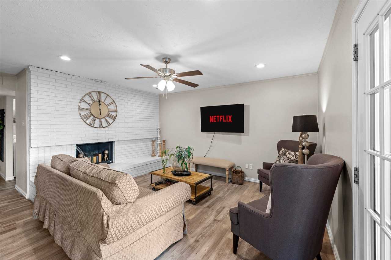 5005 Overton Cir - Photo 2 of 40