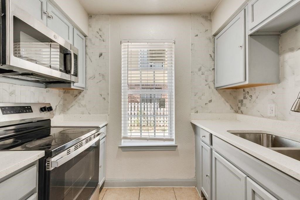 4620 San Jacinto St #B - Photo 5 of 24