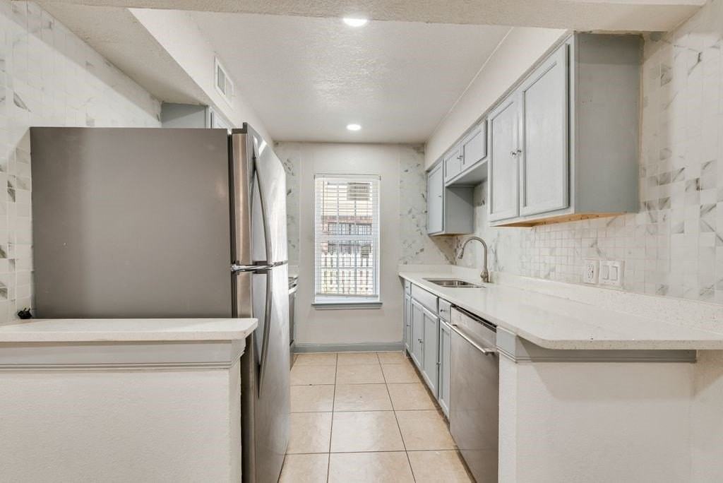4620 San Jacinto St #B - Photo 7 of 24