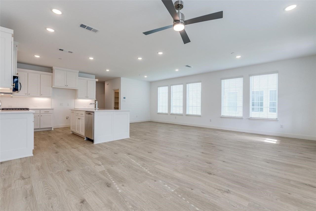 8864 Scarp Hill Ln - Photo 4 of 25
