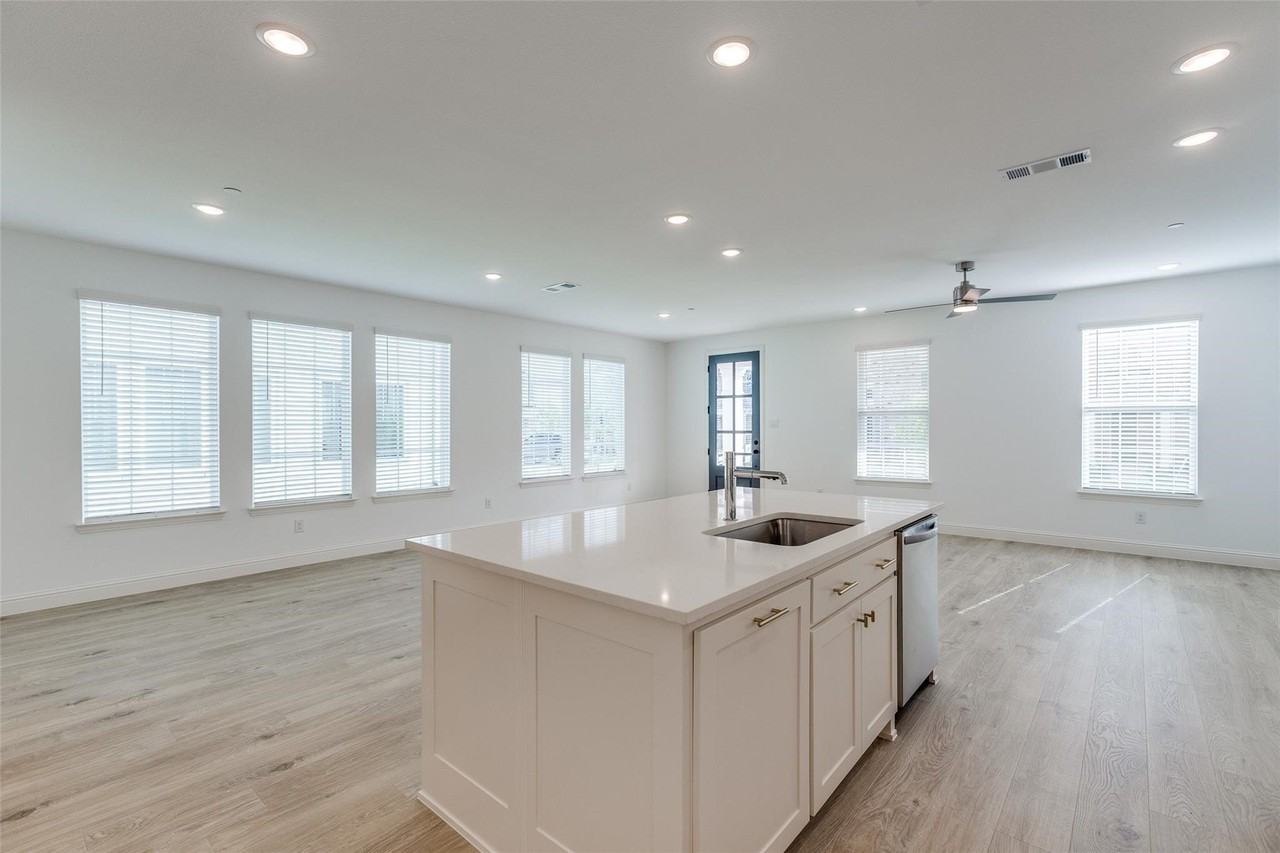 8864 Scarp Hill Ln - Photo 6 of 25