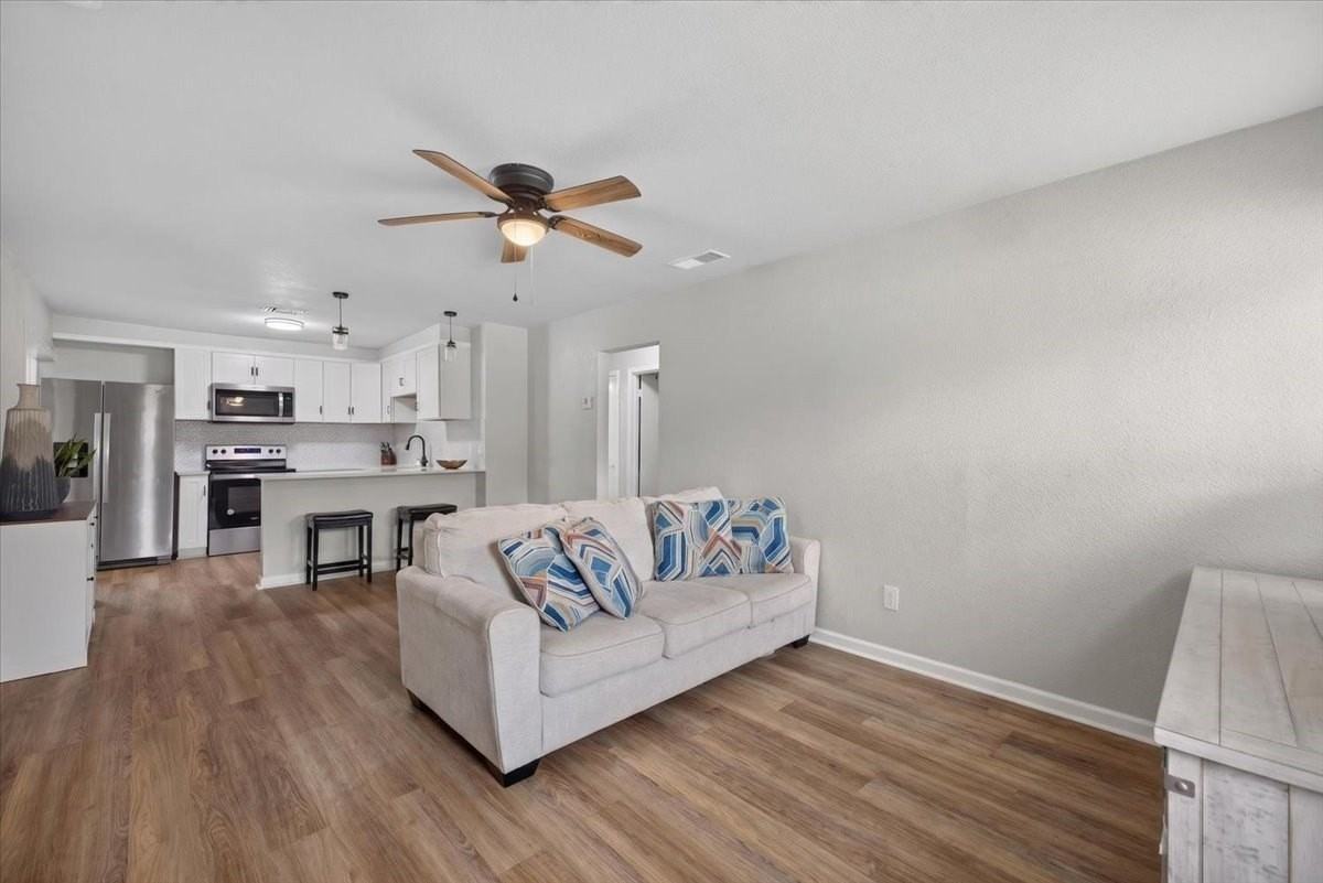 4424 Wellesley Ave - Photo 7 of 20