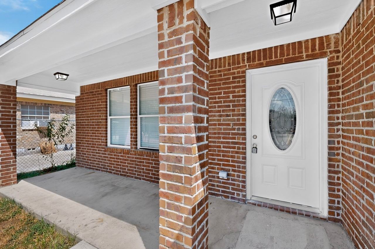 1512 Rowan Ave - Photo 2 of 39