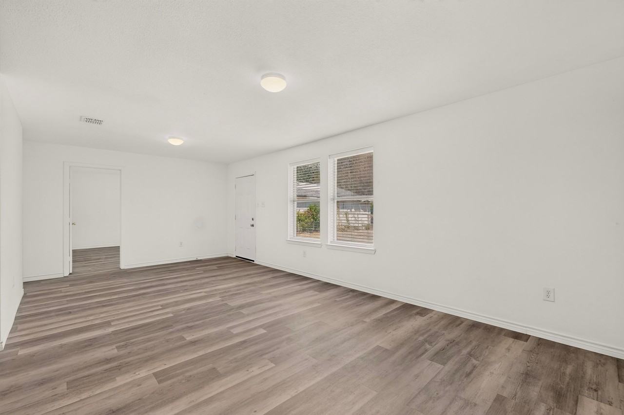 1512 Rowan Ave - Photo 4 of 39