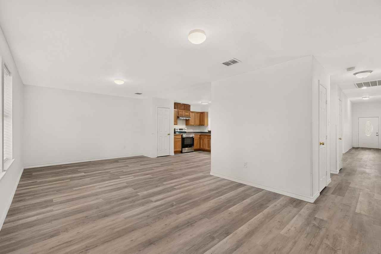 1512 Rowan Ave - Photo 6 of 39