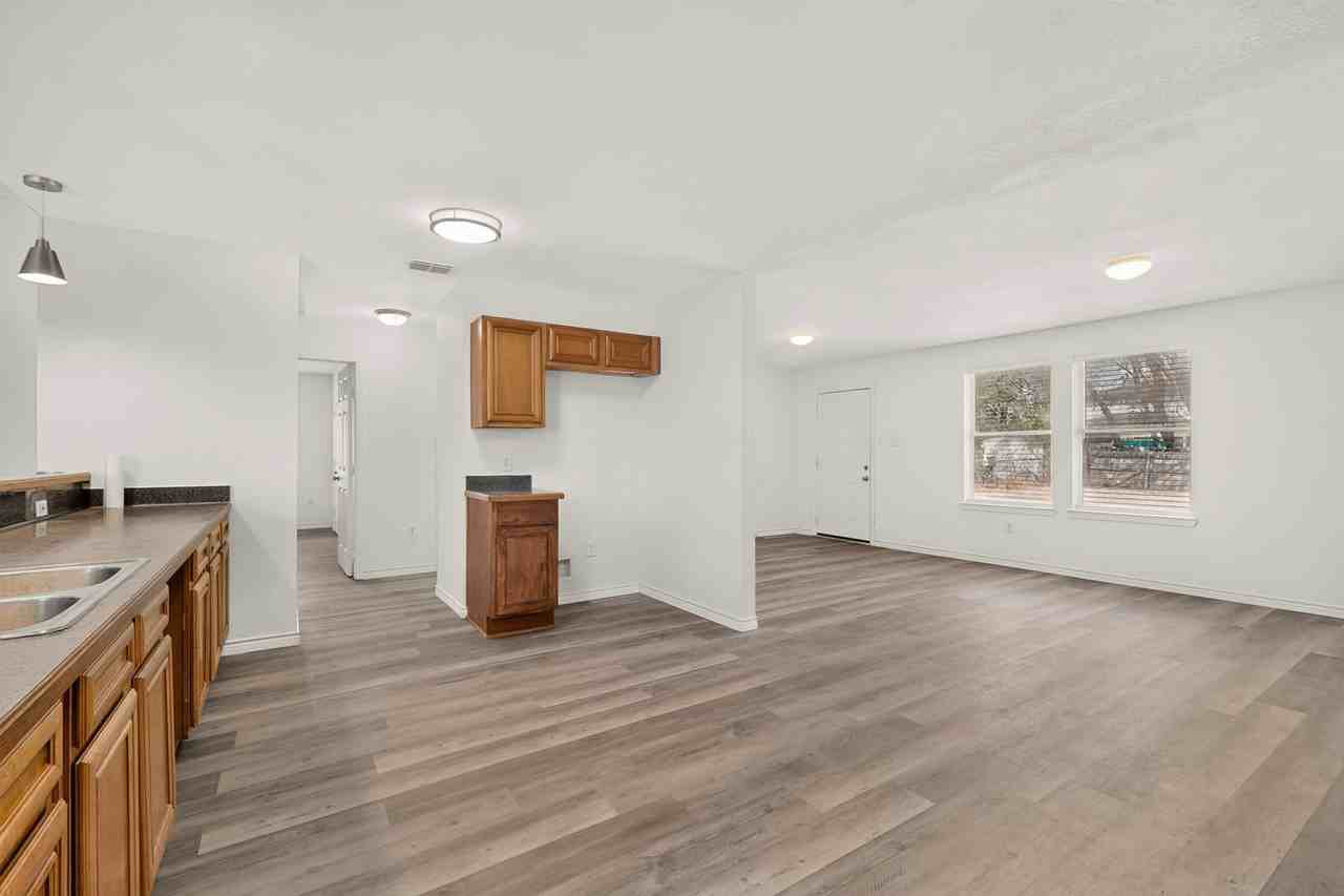 1512 Rowan Ave - Photo 7 of 39