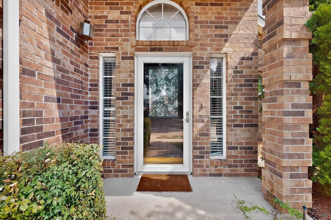 2702 Garden Springs Dr - Photo 2 of 38