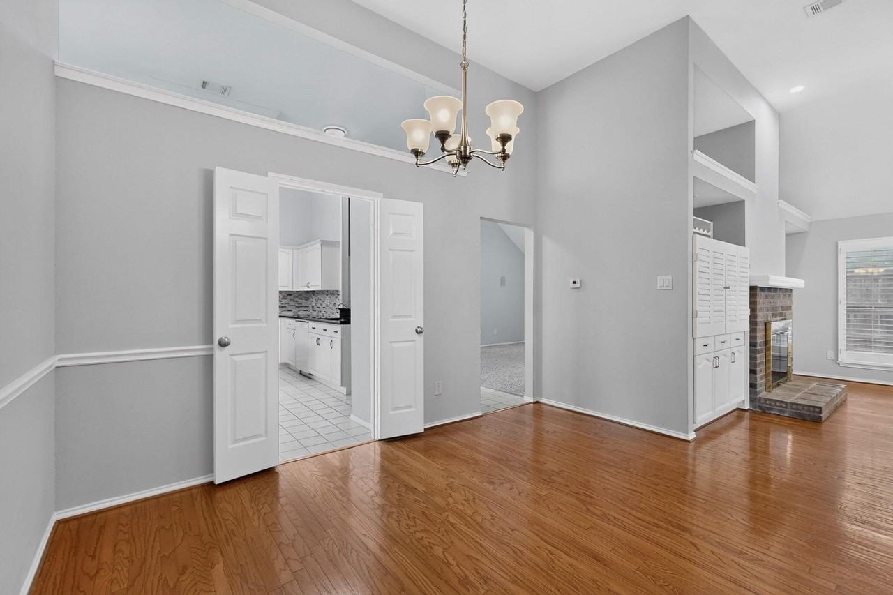 2702 Garden Springs Dr - Photo 4 of 38