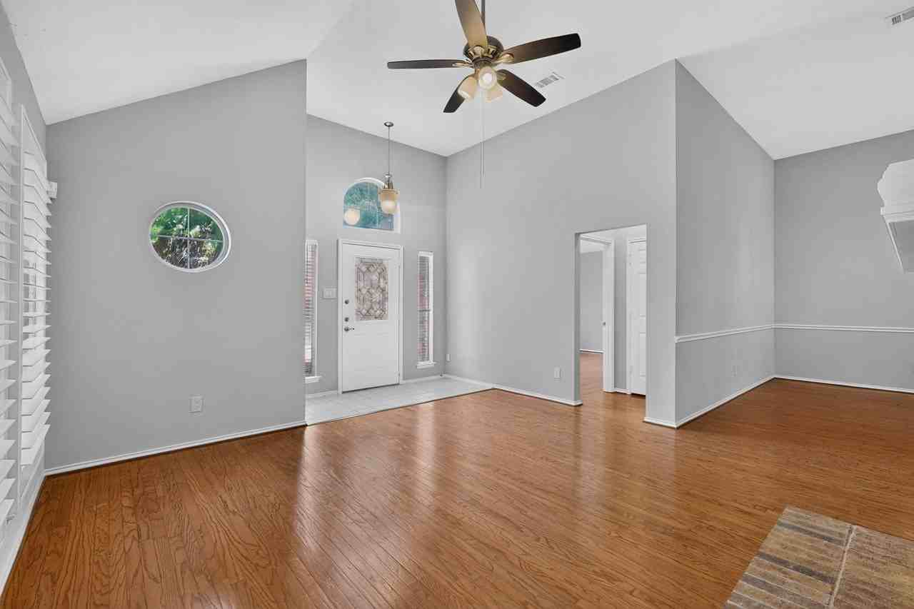 2702 Garden Springs Dr - Photo 7 of 38