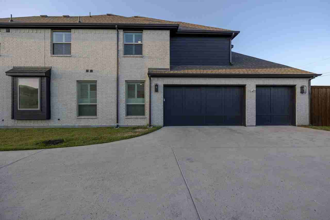 1670 Mcmaster Ln - Photo 4 of 40