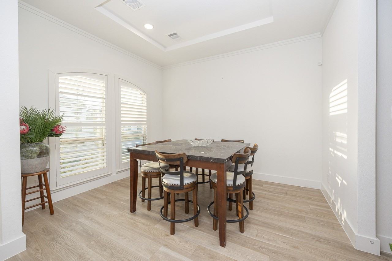 1670 Mcmaster Ln - Photo 6 of 40