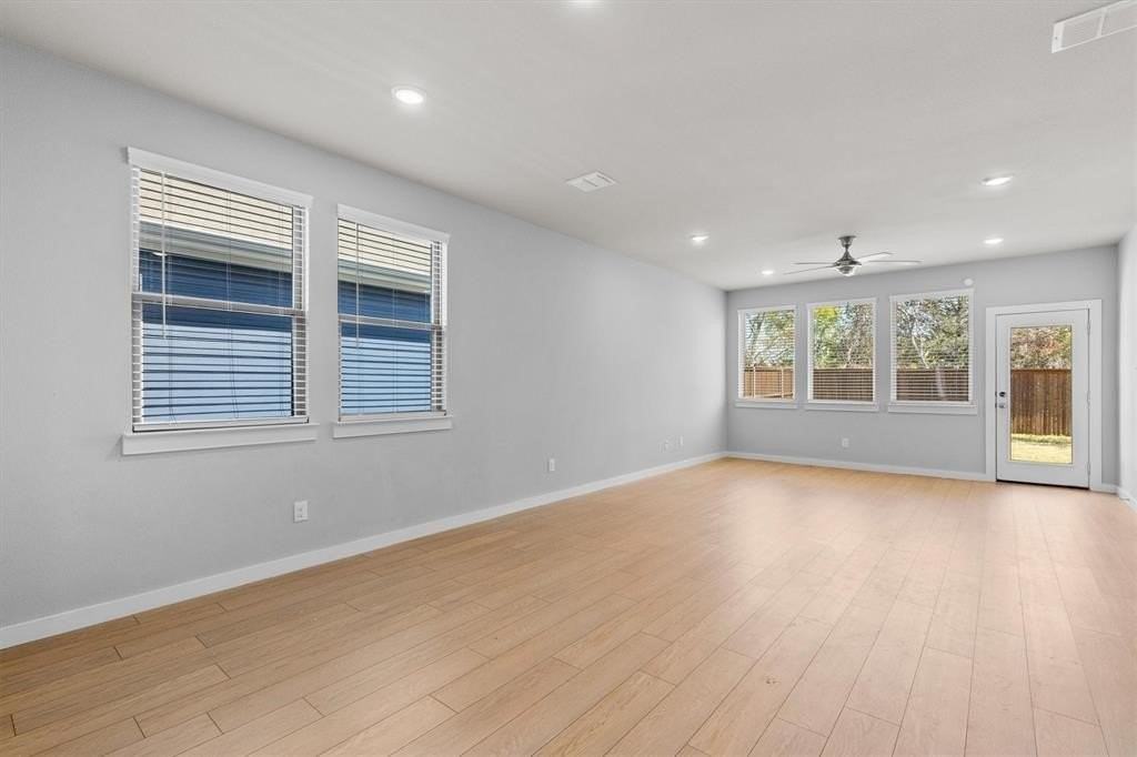 3513 Chambers Dr - Photo 4 of 39