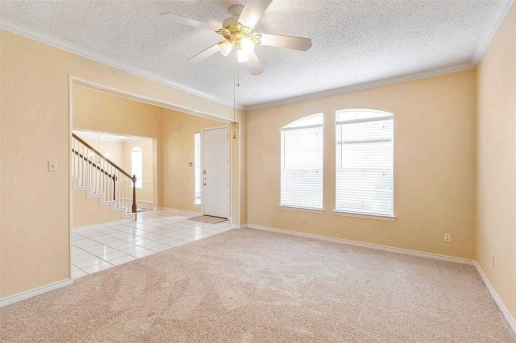 8025 Cavalier Dr - Photo 4 of 26