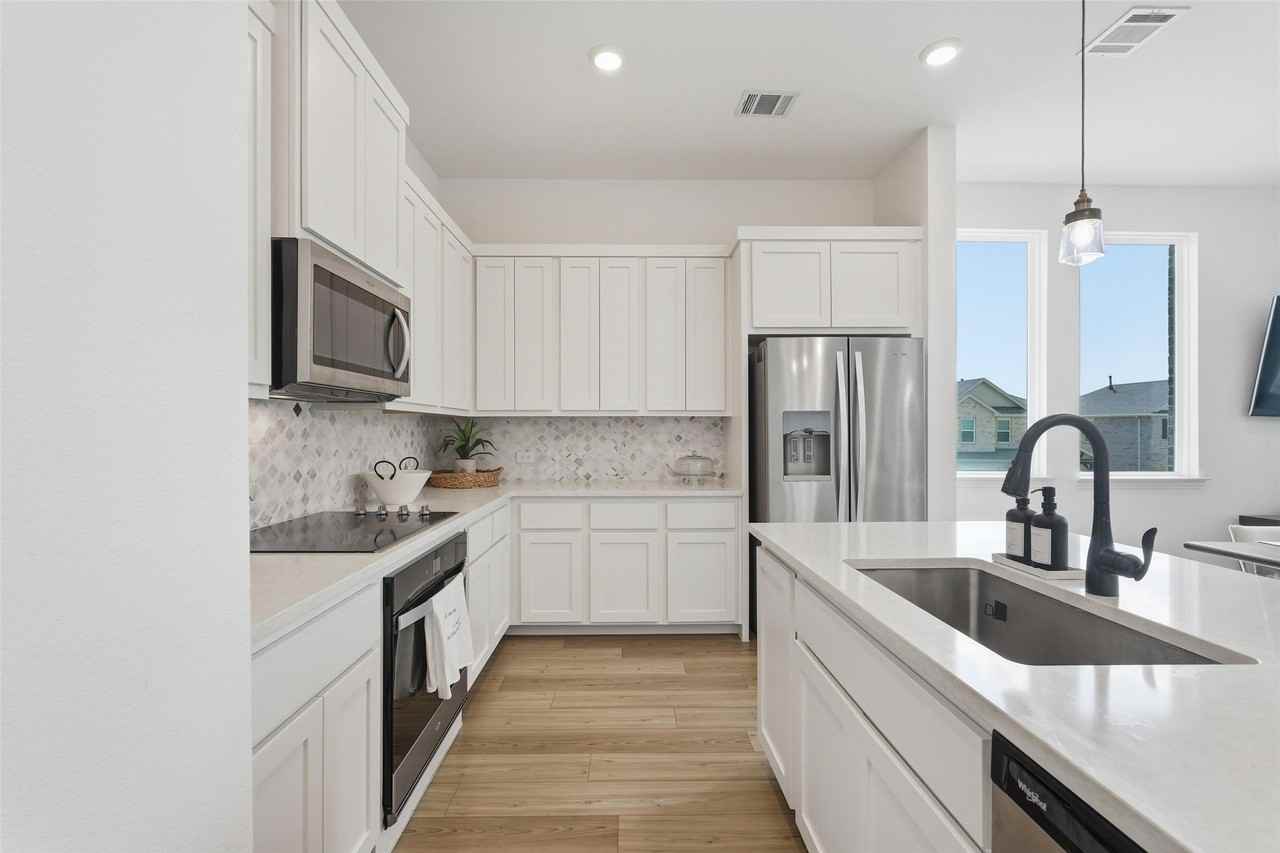 7503 Millingston Rd - Photo 6 of 33