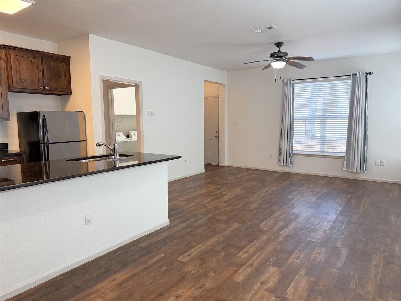 713 N Wood St - Photo 6 of 28