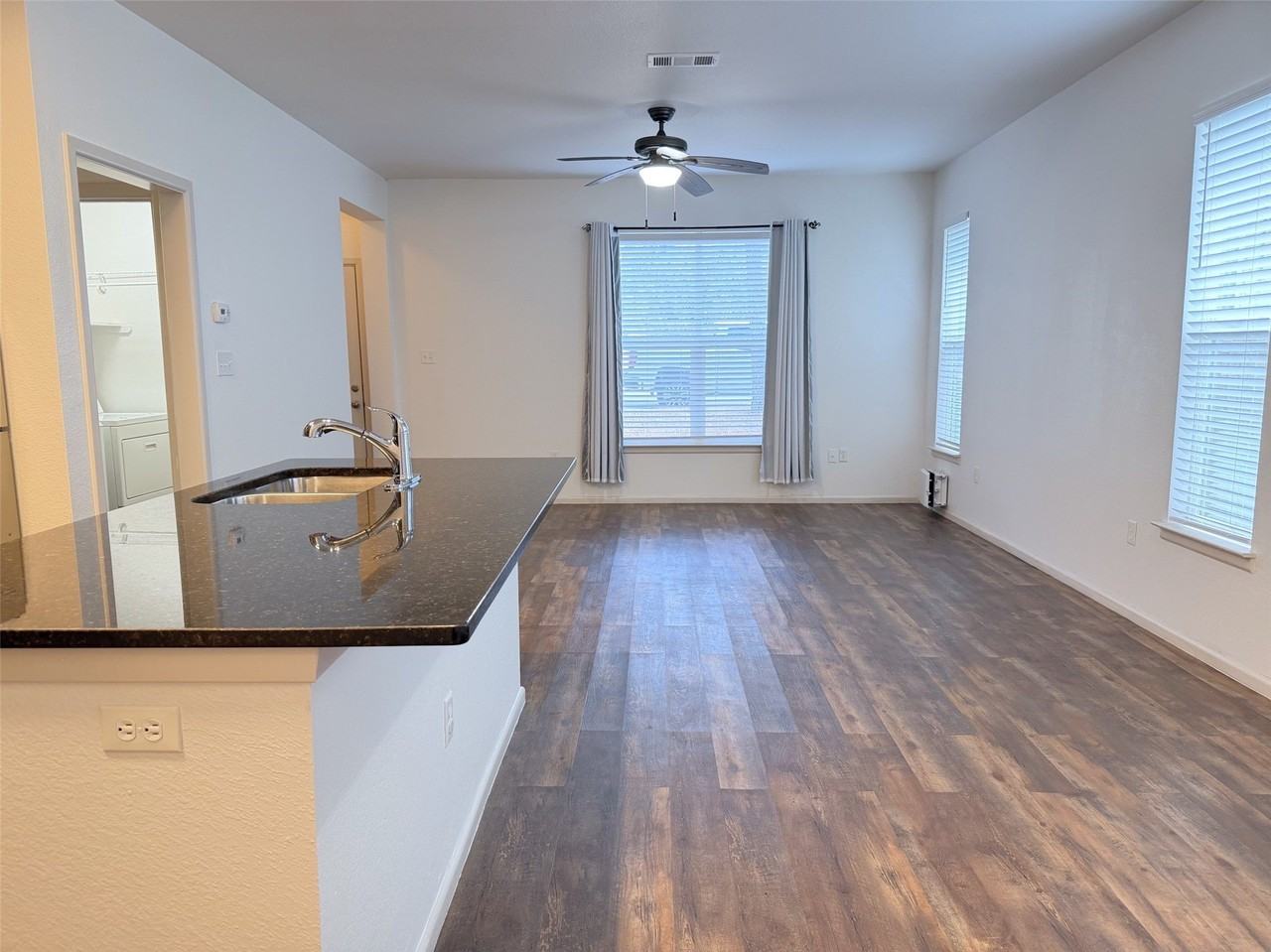 713 N Wood St - Photo 7 of 28