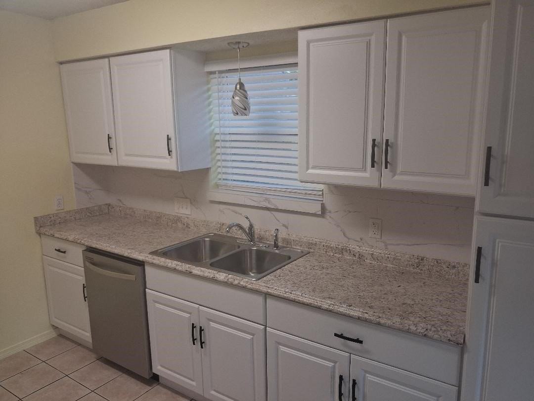 2206 Sexton Dr - Photo 3 of 25