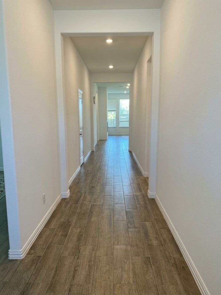 1148 Canuela Way - Photo 5 of 34