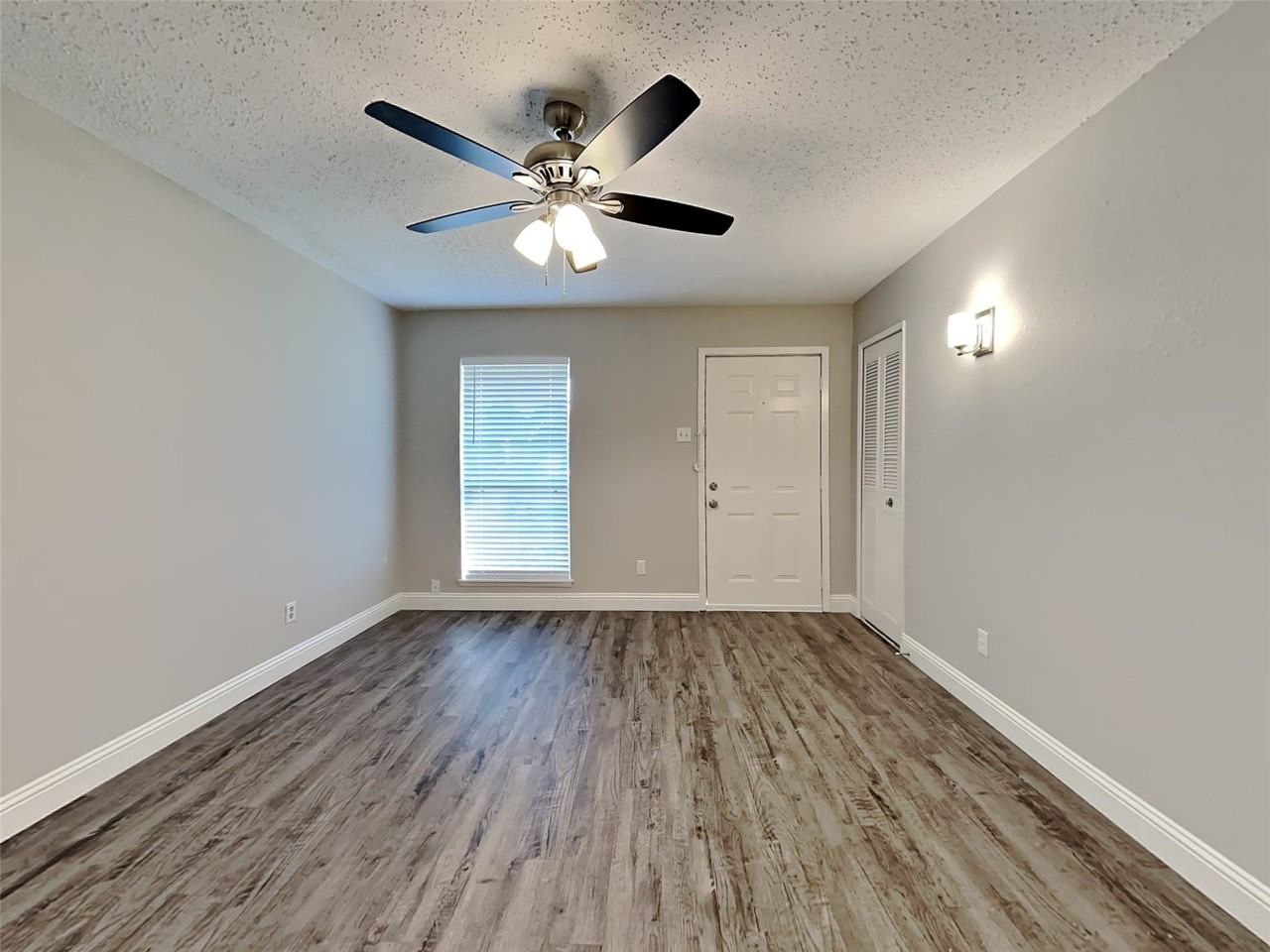 4015 Hartford Dr - Photo 2 of 16