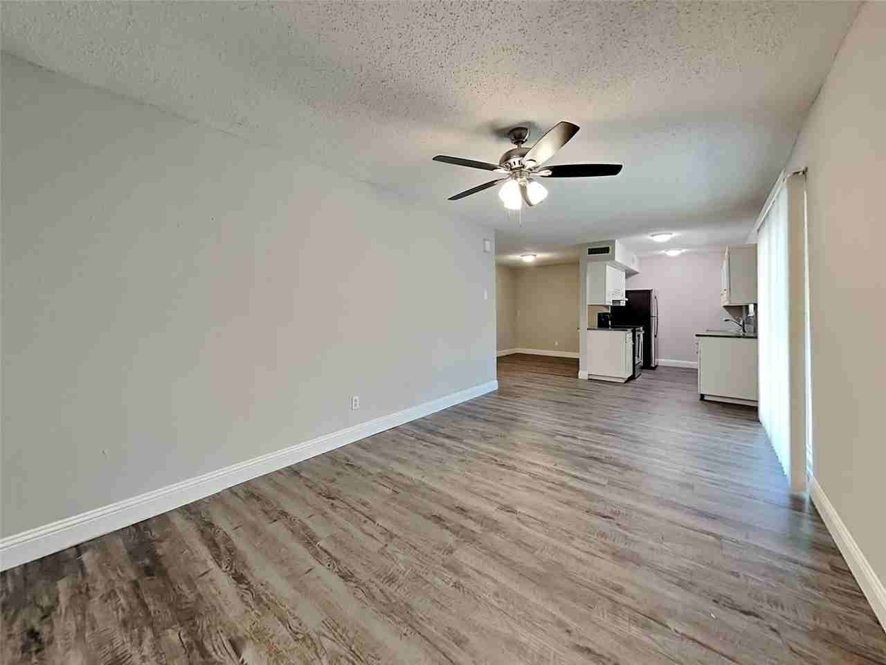 4015 Hartford Dr - Photo 3 of 16