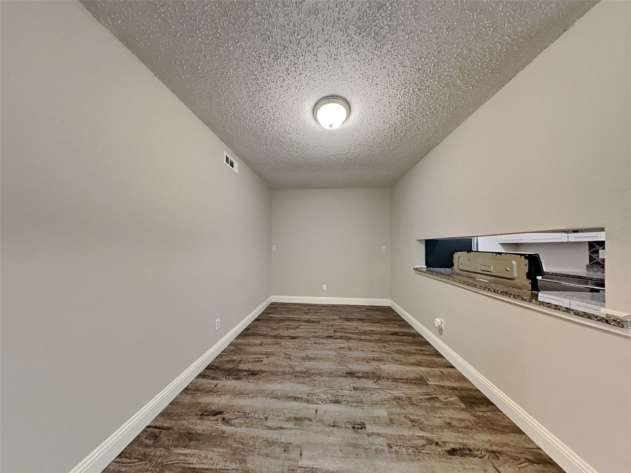 4015 Hartford Dr - Photo 6 of 16