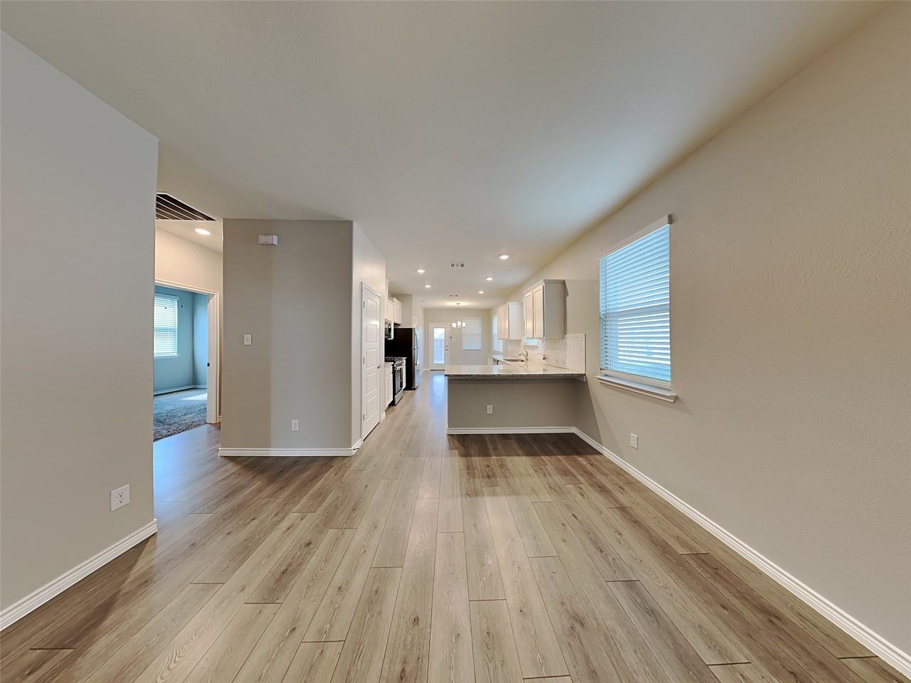 2337 Larimar Dr - Photo 2 of 15