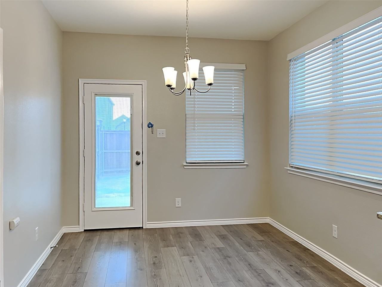 2337 Larimar Dr - Photo 3 of 15