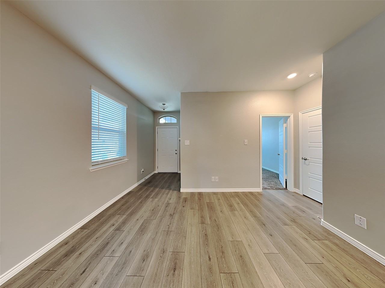 2337 Larimar Dr - Photo 4 of 15