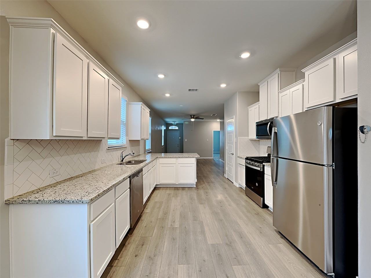 2337 Larimar Dr - Photo 5 of 15