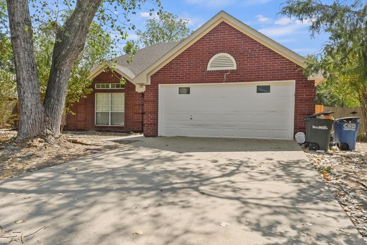 2129 Whetstone Dr - Photo 2 of 20