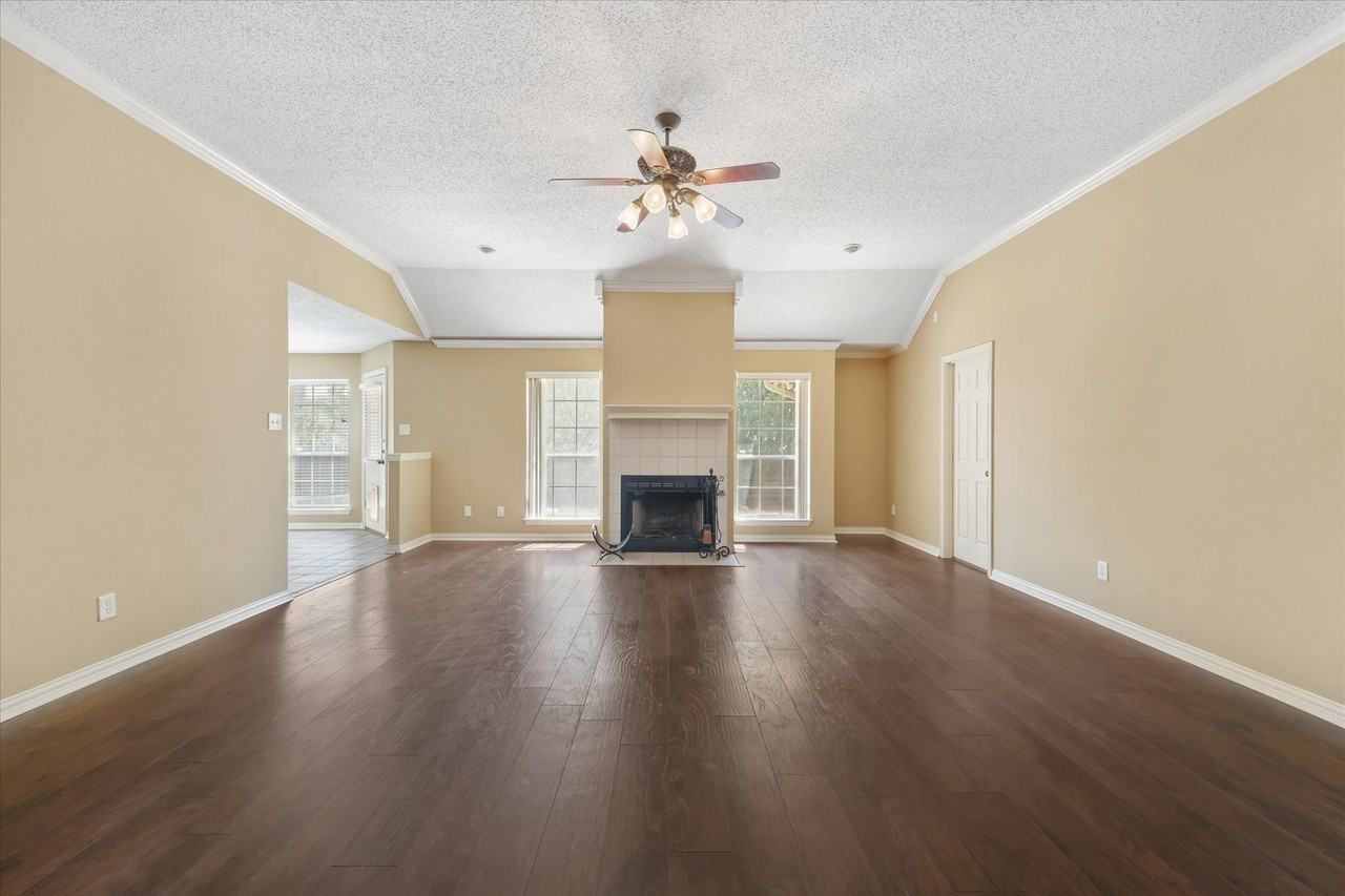 2129 Whetstone Dr - Photo 3 of 20