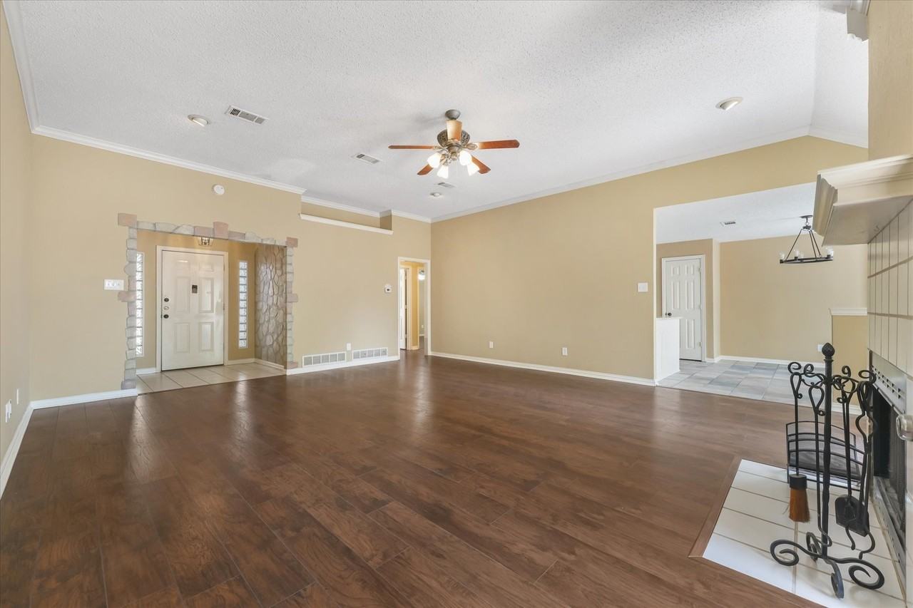 2129 Whetstone Dr - Photo 4 of 20