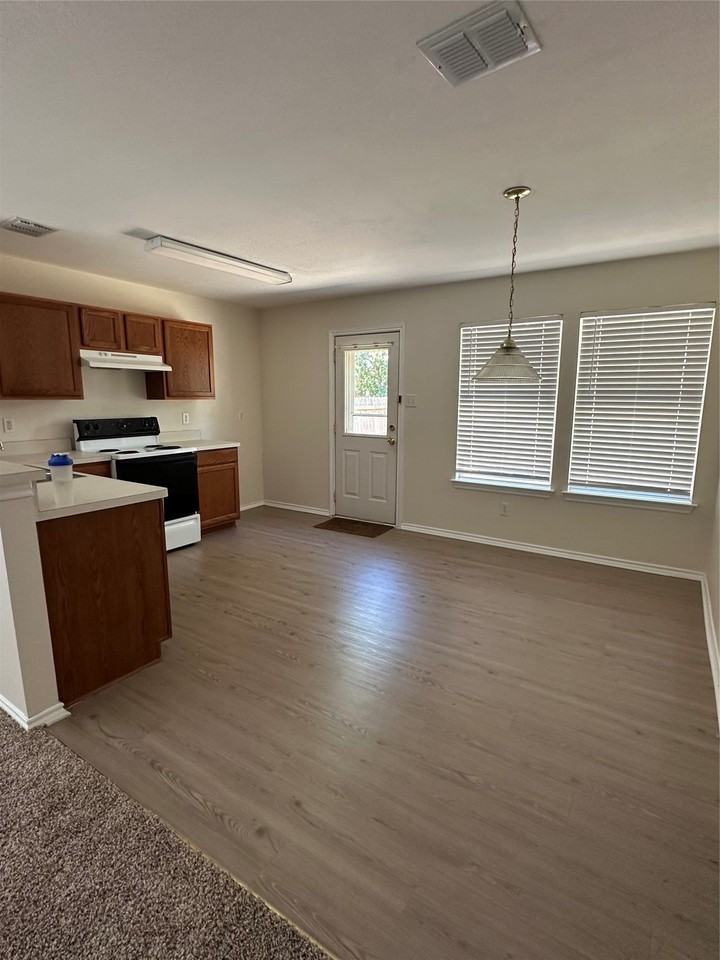 2707 Cattleman Dr - Photo 3 of 11